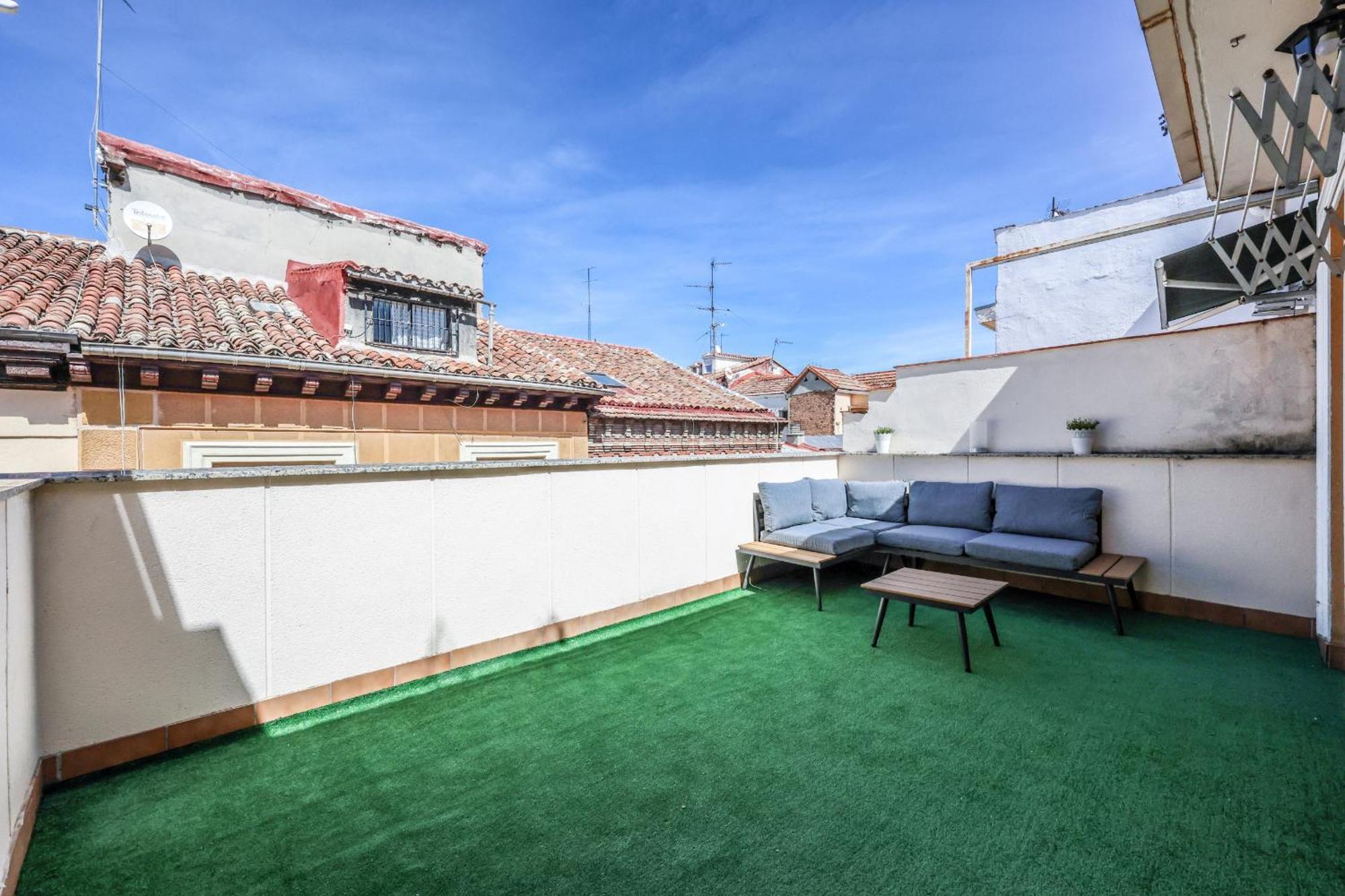 Atico Reformado Con Terraza En Tirso De Molina Para 4 Personas Alquiler Temporal مدريد المظهر الخارجي الصورة